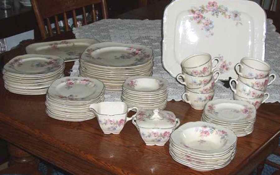 KNO1075 Creamer by Edwin Knowles-1