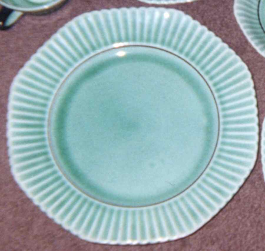 Green Platinum Dinner Plate by Edwin Knowles-1