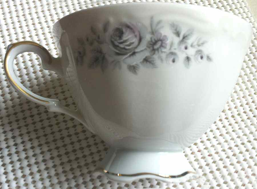 Gloria Footed Cup by Kronester-1