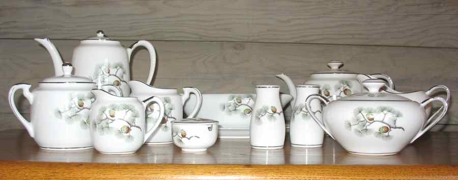 KUT328 Creamer by Kutani-1