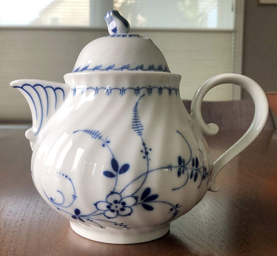 Indisch Blan Teapot & Lid by Kaiser-1