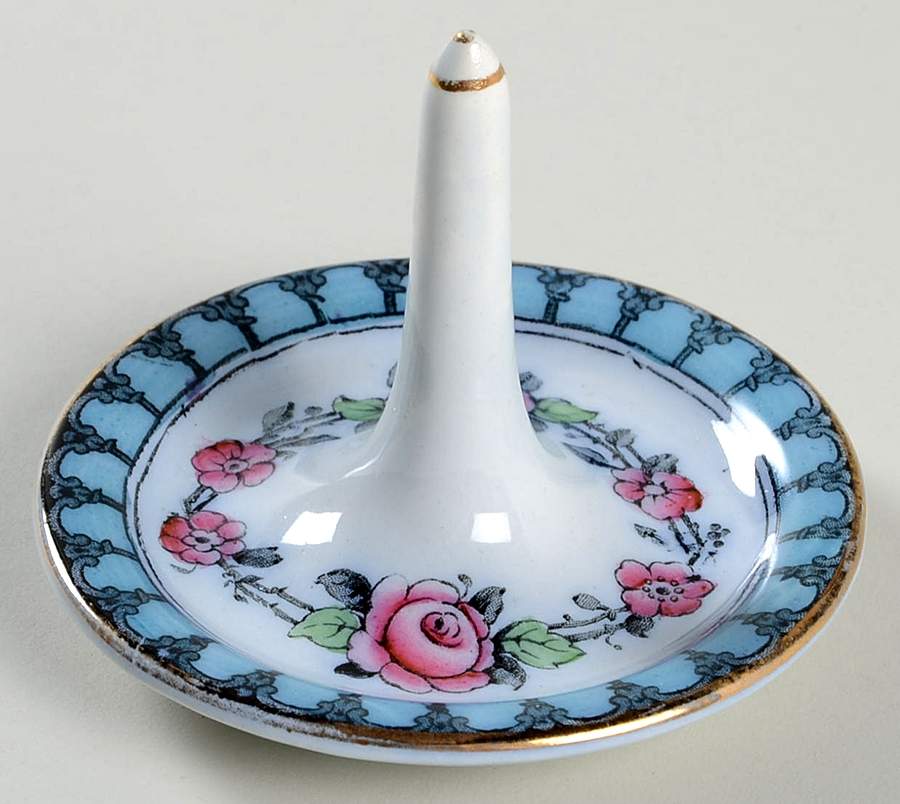 6381 Ring Holder by Keeling & Co-1