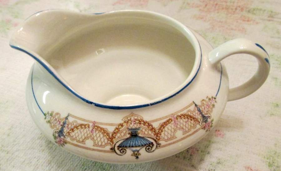 VXX486 Creamer by Knowles, Taylor & Knowles-1