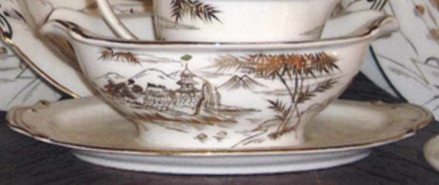 KUT353 Gravy Boat with Attached Underplate by Kutani-1