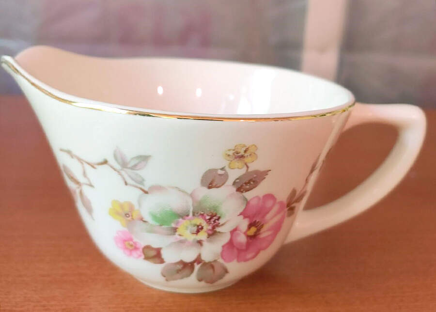 KNO1118 Creamer by Edwin Knowles-1