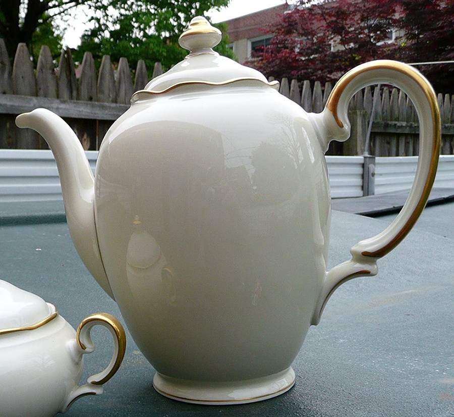 0201 Coffee Pot & Lid by KPM-1