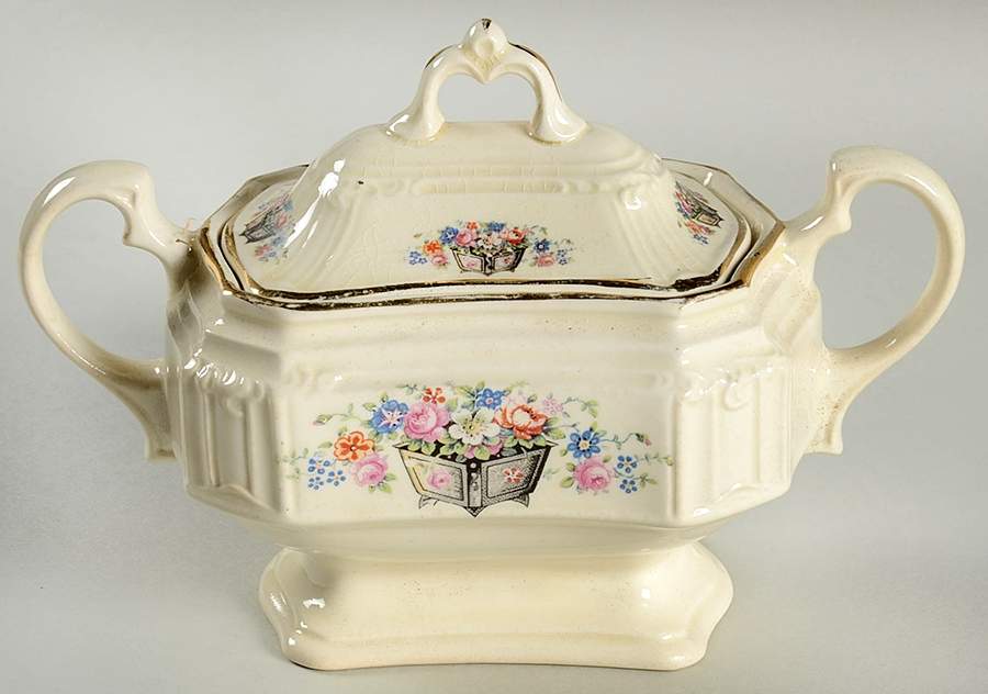 KNO1069 Sugar Bowl & Lid by Edwin Knowles-1