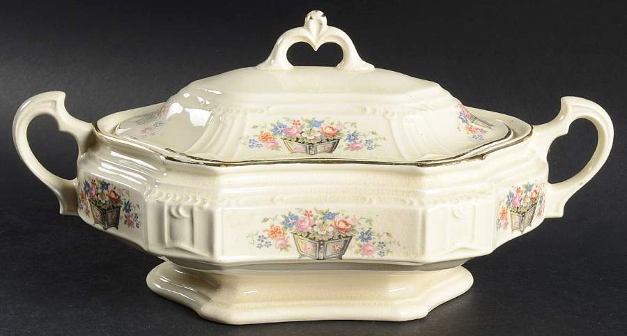 KNO1069 Oval Covered Vegetable by Edwin Knowles-1