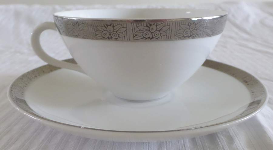 KUT377 Flat Cup & Saucer Set by Kutani-1