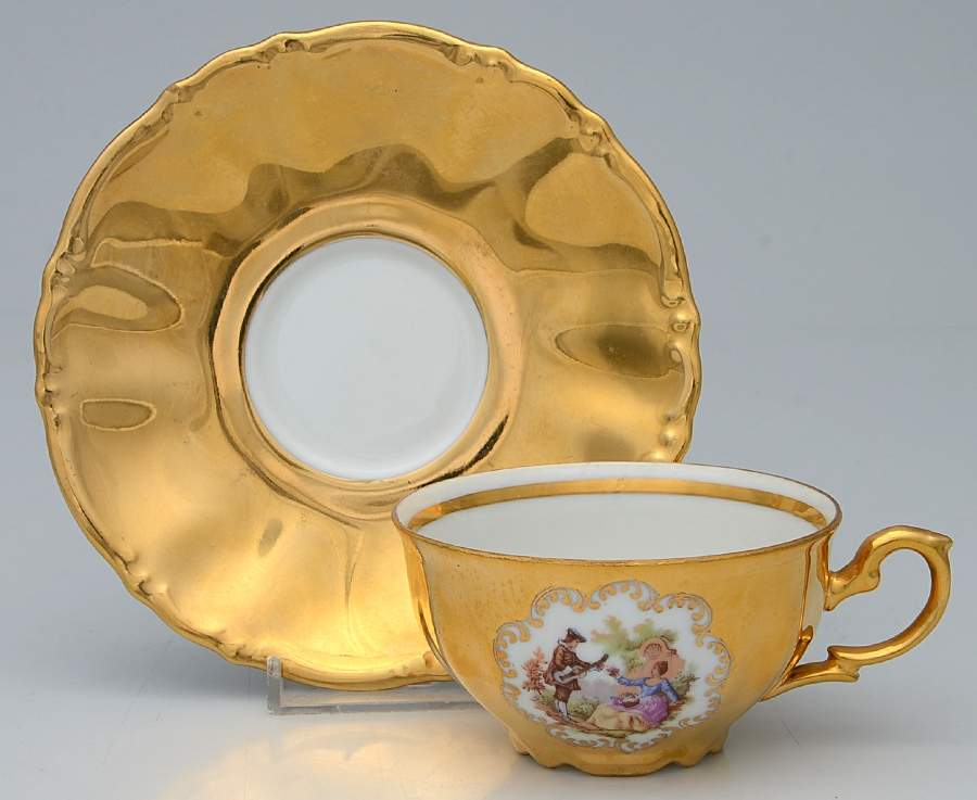 KRO34 Flat Cup & Saucer Set by Kronester-1