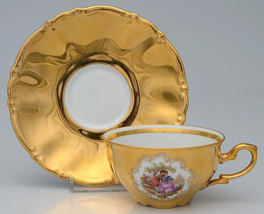 KRO34 Flat Cup & Saucer Set by Kronester-1
