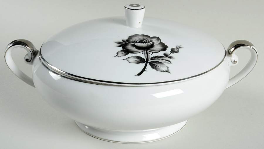 KUT388 Round Covered Vegetable by Kutani-1