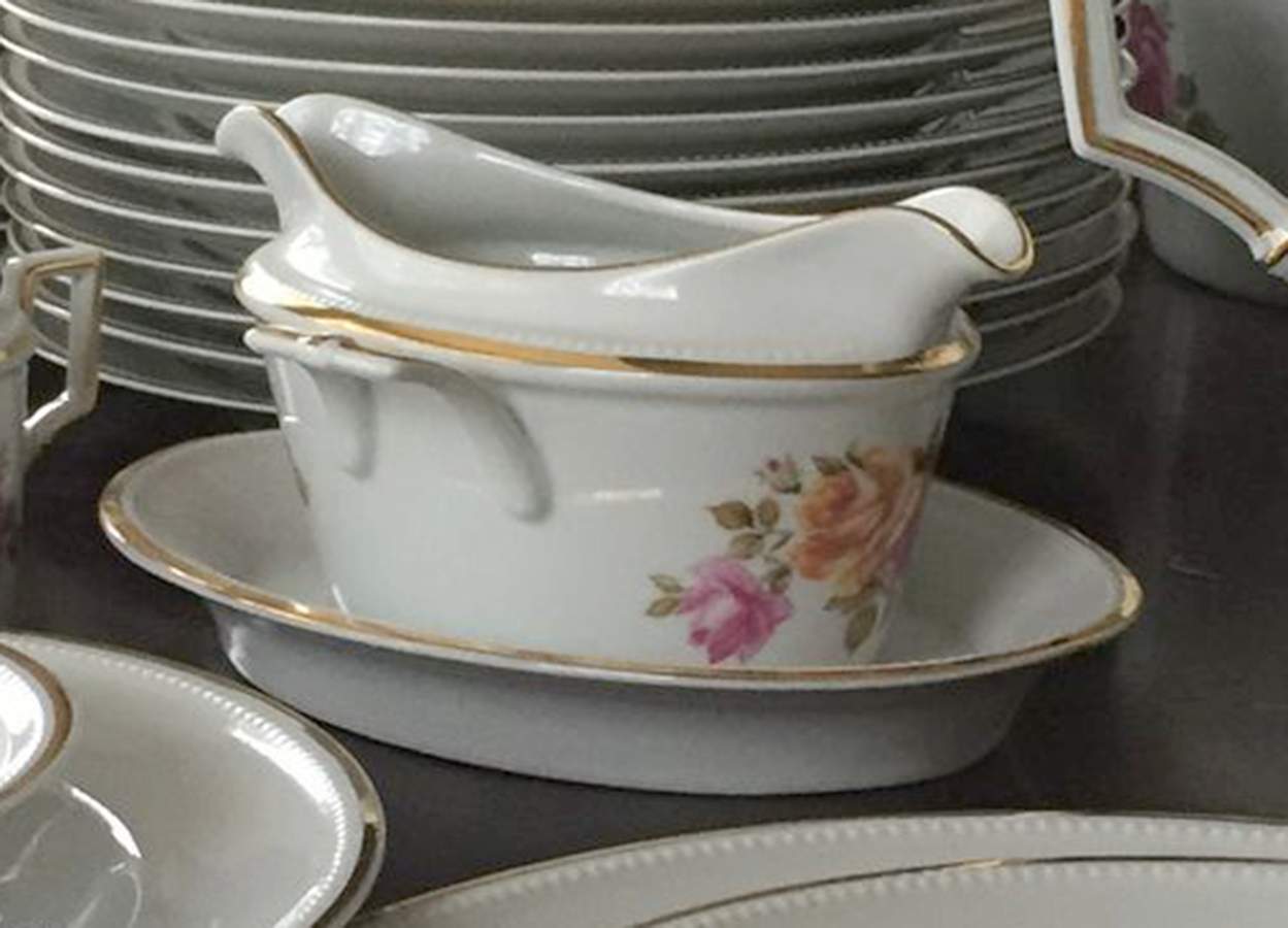KAI81 Gravy Boat with Attached Underplate by Kaiser-1