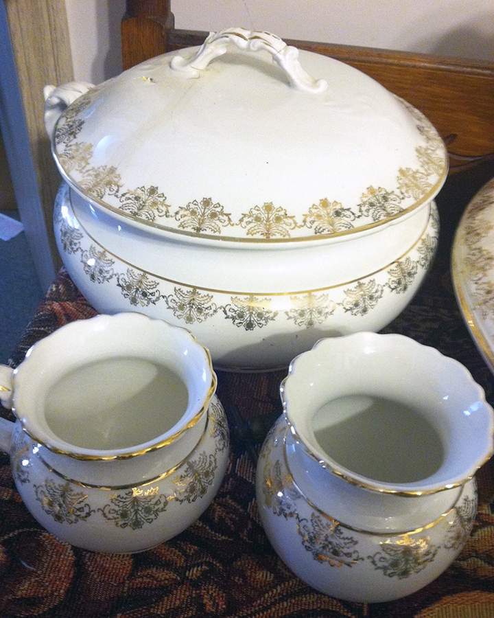 4004 Chamber Pot & Lid by Knowles, Taylor & Knowles-1
