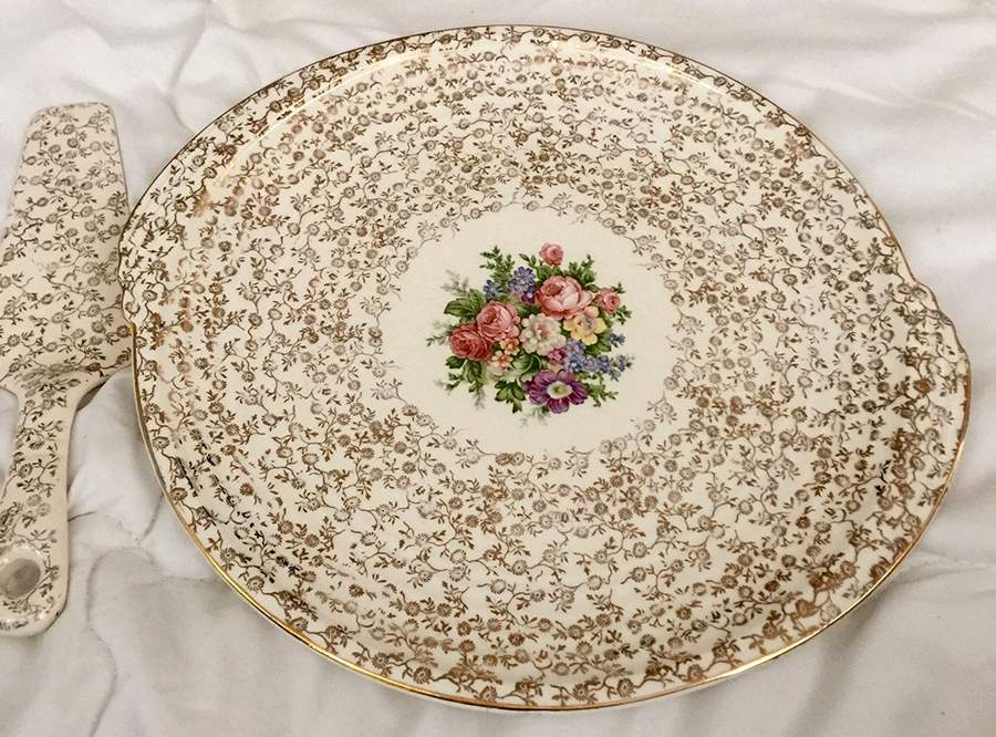KNO1136 Handled Cake Plate by Edwin Knowles-1