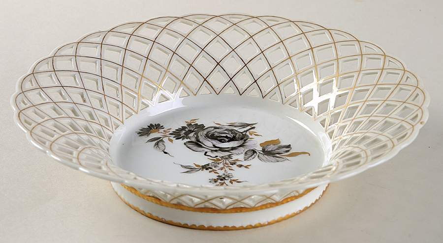 KPM314 Pierced Round Dish by KPM-1