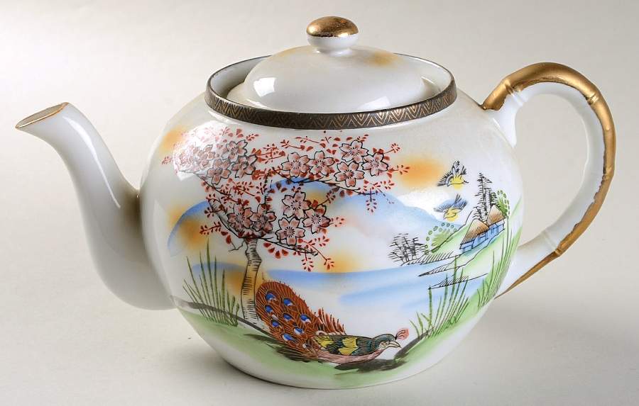 KUT402 Teapot & Lid by Kutani-1