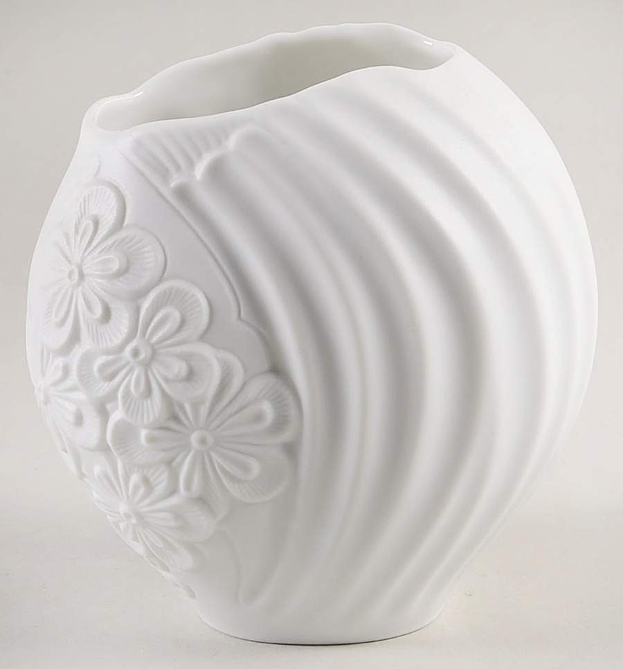 0686 4" Vase by Kaiser-1