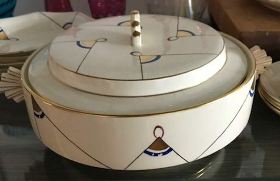 KNT62 Round Covered Vegetable by James Kent (England)-1