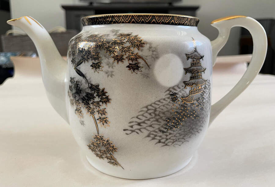 KUT407 Teapot No Lid by Kutani-1