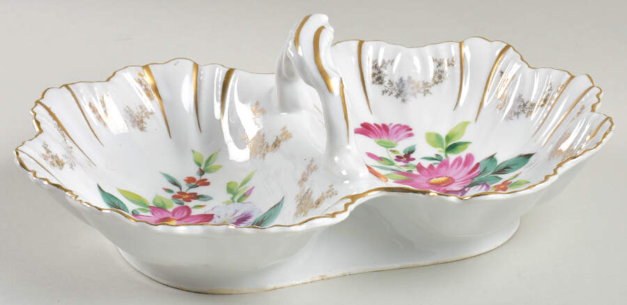 KPM326 2 Part Shell Shaped Dish by KPM-1