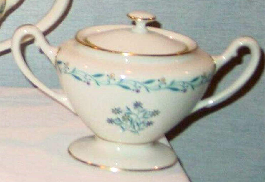 Arcadia Shape 743 Sugar Bowl & Lid by Lenox-1