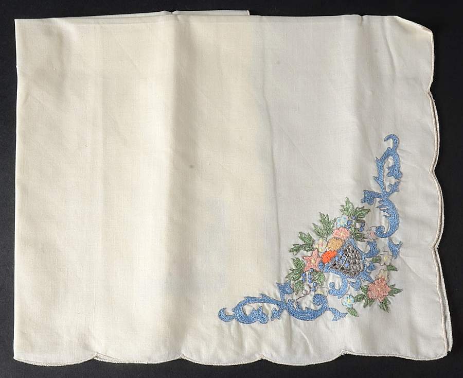 Autumn (Newer, Gold Backstamp) Linen Napkin - Set of 4 by Lenox-1