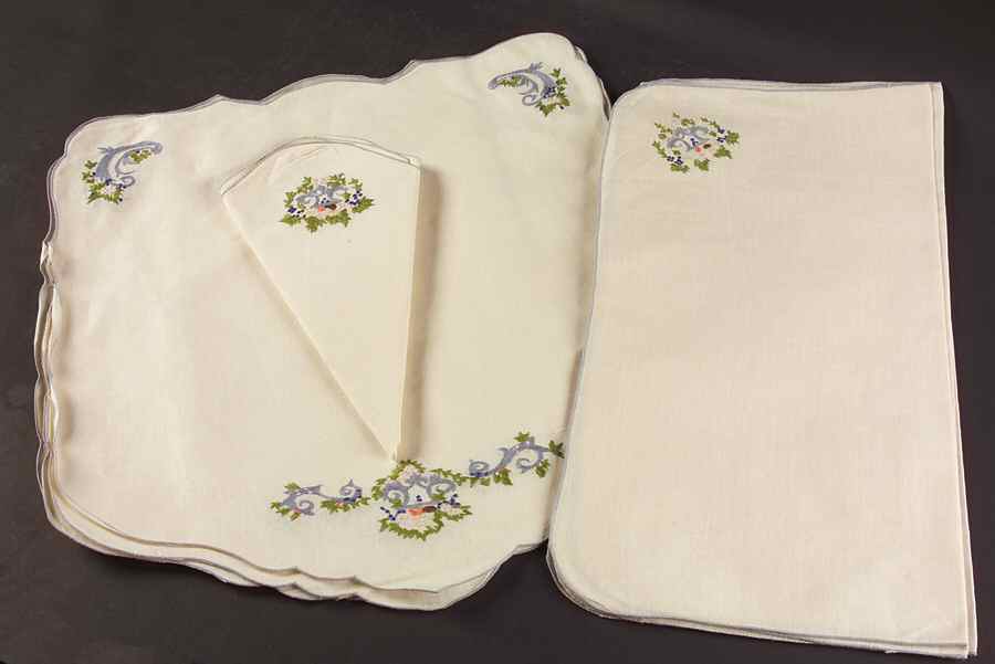 Autumn (Newer, Gold Backstamp) Linen Placemat & Napkin Set - Set of 4 by Lenox-1