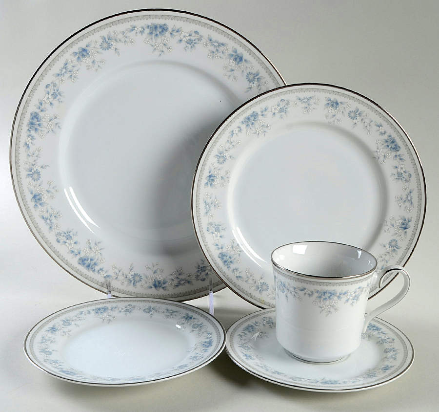 Bluets 5 Piece Place Setting by Lenox-1