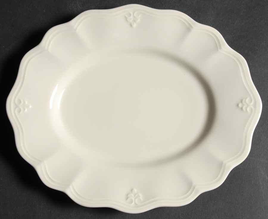 Casual Elegance Underplate for Gravy Boat by Lenox-1