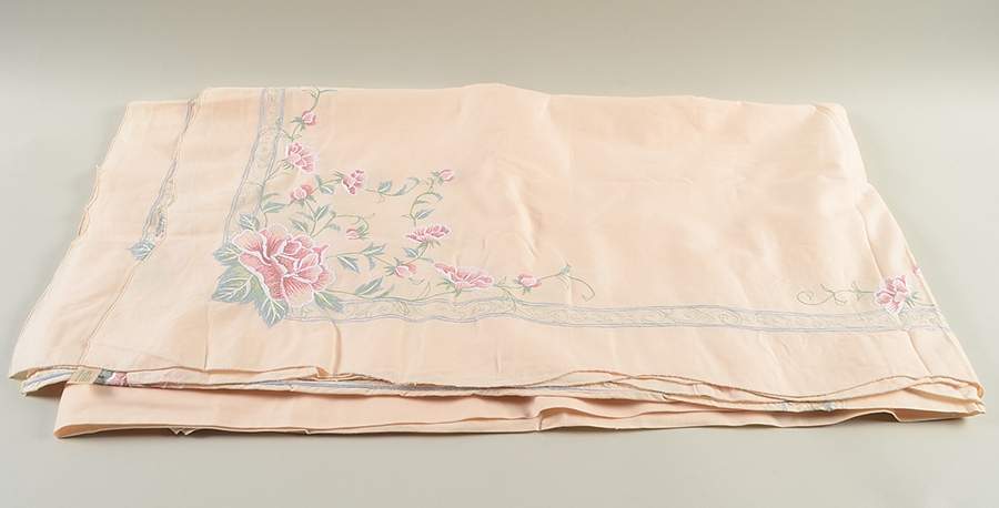 Charleston 64" X 118" Rectangular Tablecloth by Lenox-1