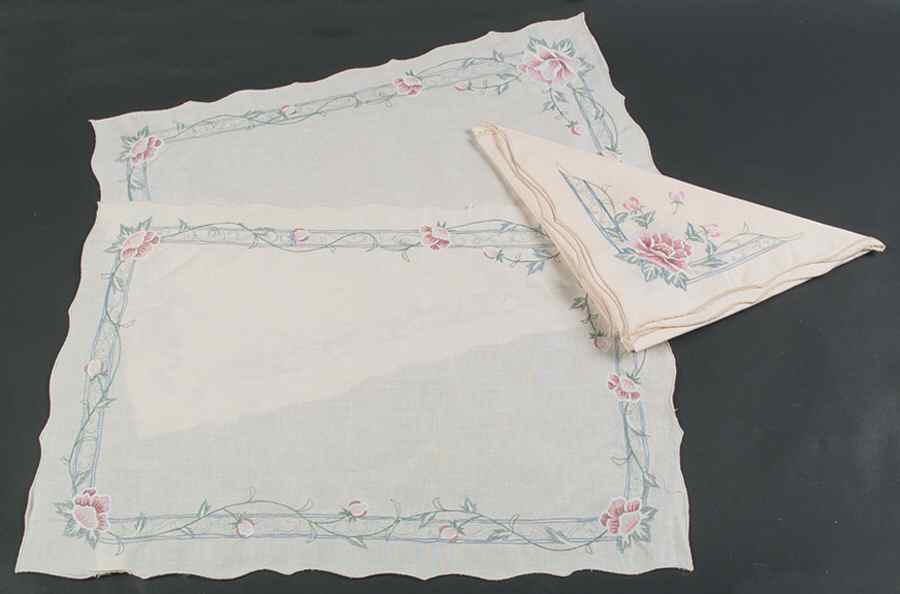 Charleston (Set of 2) Linen Placemat and Napkin Set by Lenox-1