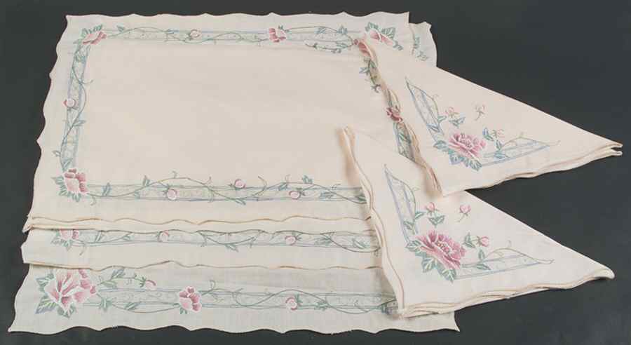 Charleston Linen Placemat and Napkin Set - Set of 4 by Lenox-1