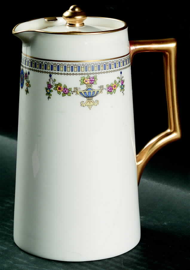 Colonial 32 Oz Pitcher with Lid by Lenox-1