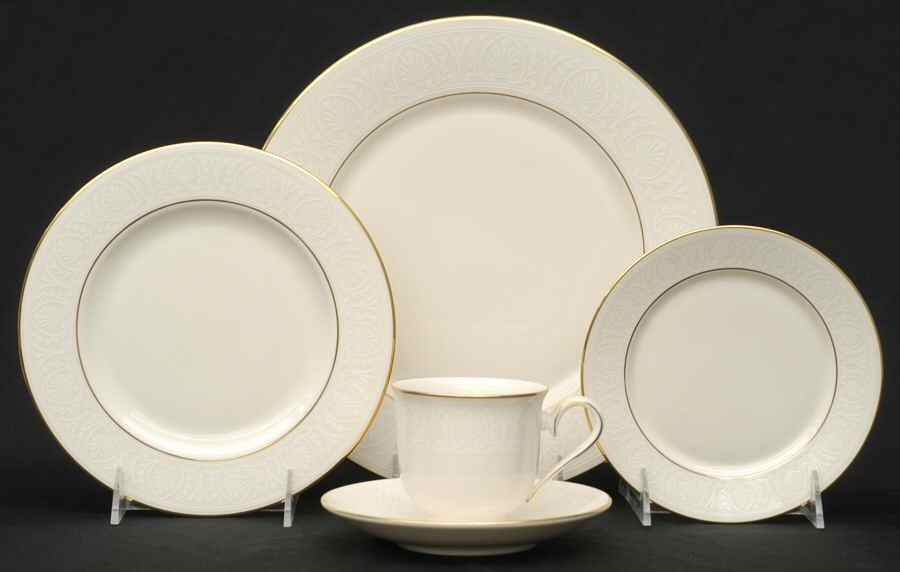 Courtyard Gold 5 Piece Place Setting by Lenox-1