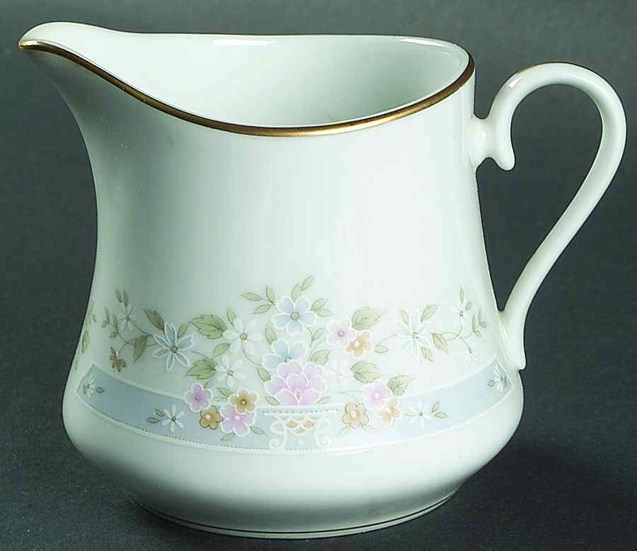 Daisy Basket Creamer by Lenox-1