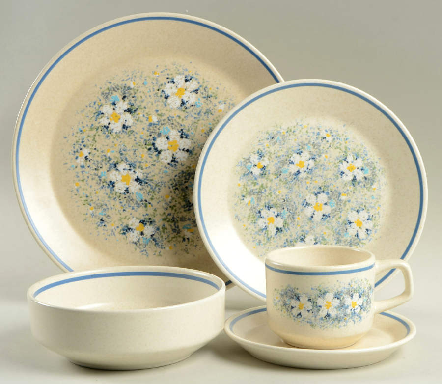 Dewdrops 5 Piece Place Setting by Lenox-1