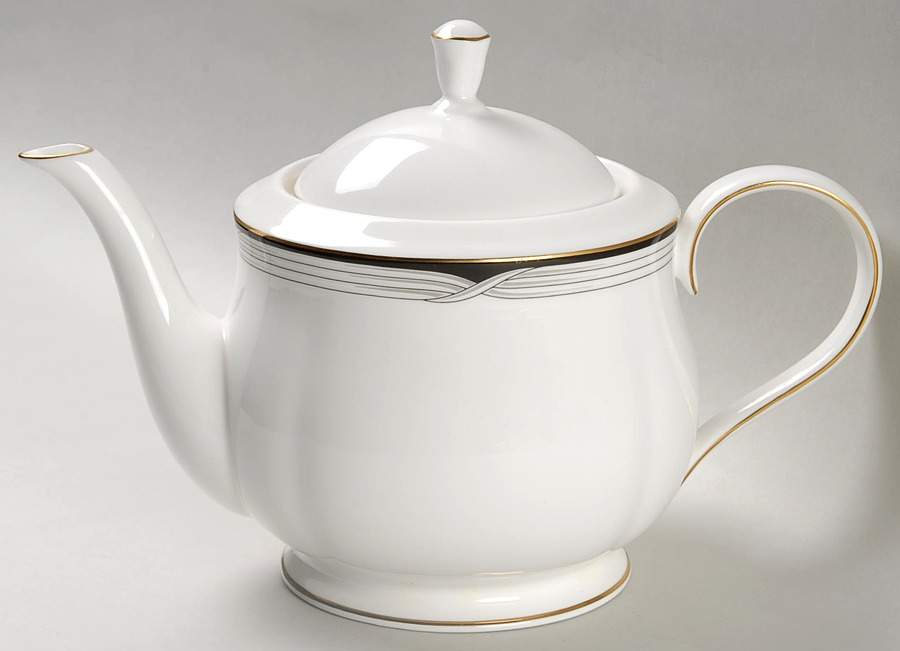 Erica (USA Backstamp) Teapot & Lid by Lenox-1