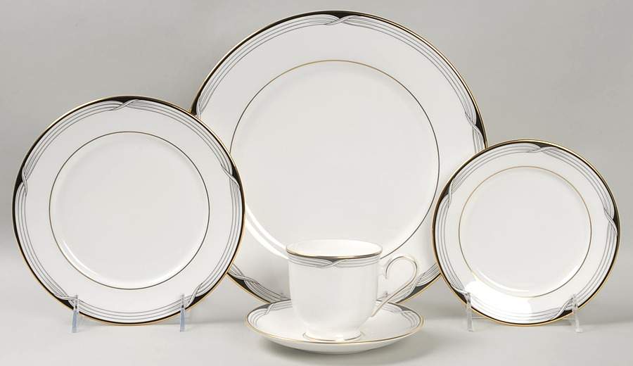 Erica (USA Backstamp) 5 Piece Place Setting by Lenox-1