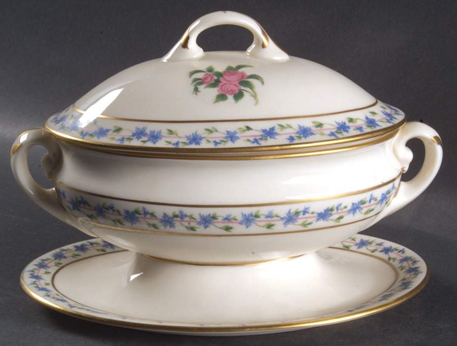 Fairmount Sauce Boat with Attached Underplate & Lid by Lenox-1