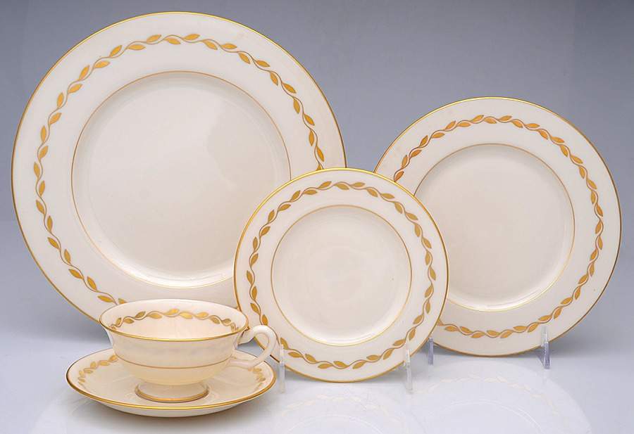 Golden Wreath 5 Piece Place Setting by Lenox-1