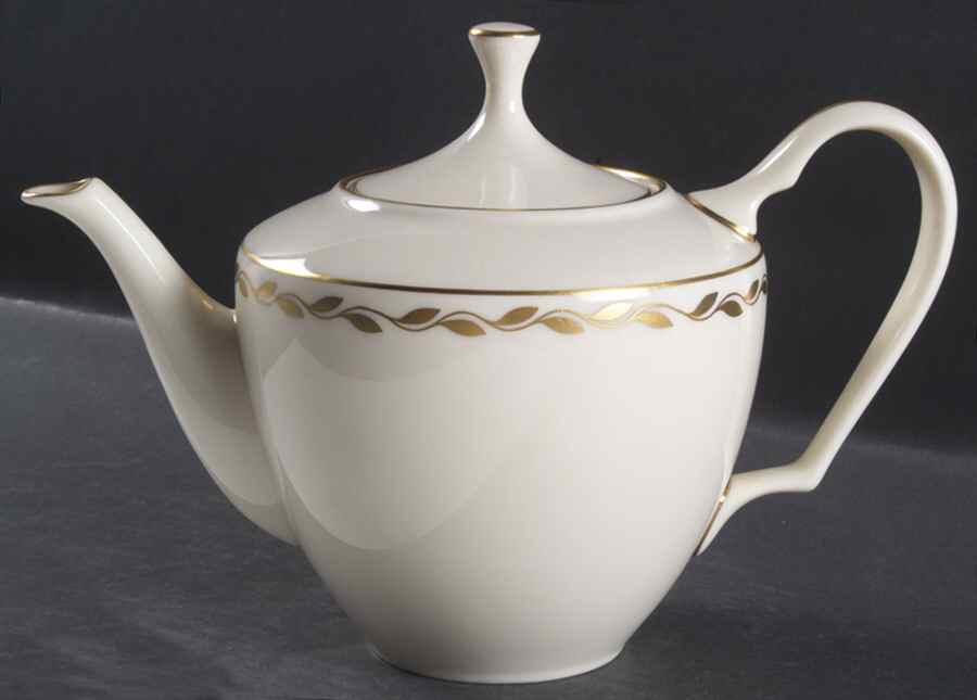 Golden Wreath Teapot & Lid by Lenox-1