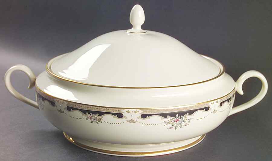 Hartwell House 1999 Shape Round Covered Vegetable by Lenox-1