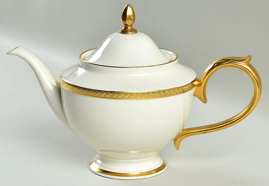 Haverford Hall Teapot & Lid by Lenox-1
