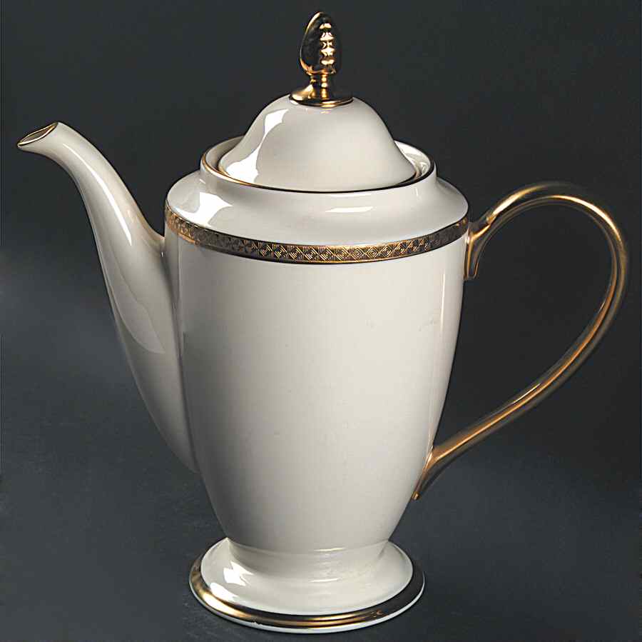 Haverford Hall 1999 Shape Coffee Pot & Lid by Lenox-1