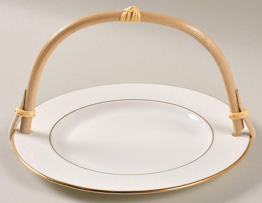 Hannah Gold 5 3/8"-5 5/8" Bamboo Handled Serving Plate  HC by Lenox-1