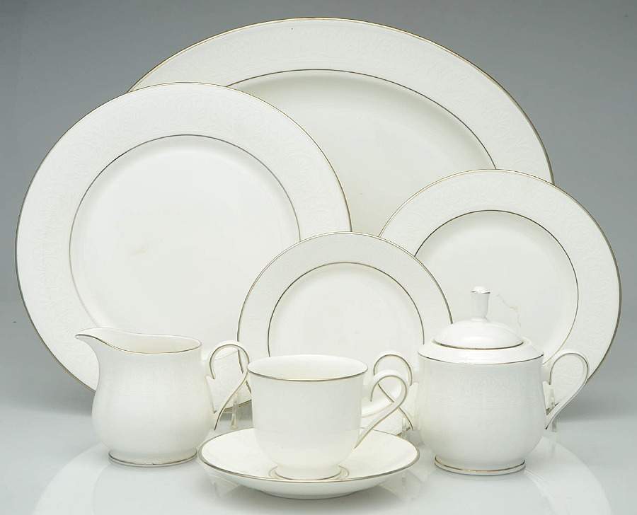 Hannah Platinum 44 Piece Estate Set by Lenox-1