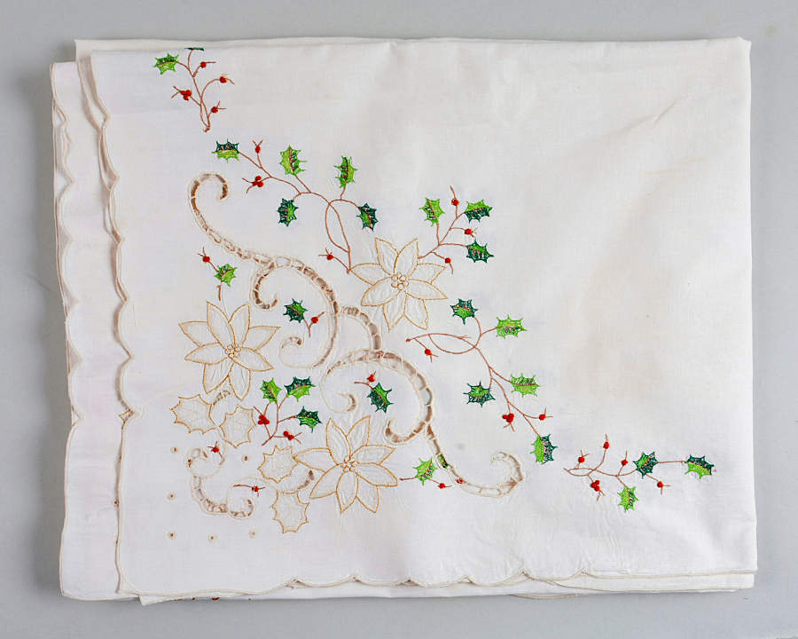 Holiday (Dimension) 60" X 84" Oblong Tablecloth by Lenox-1