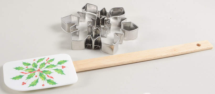 Holiday (Dimension) Spatula (Wood Handle) & Cookie Cutter Set by Lenox-1