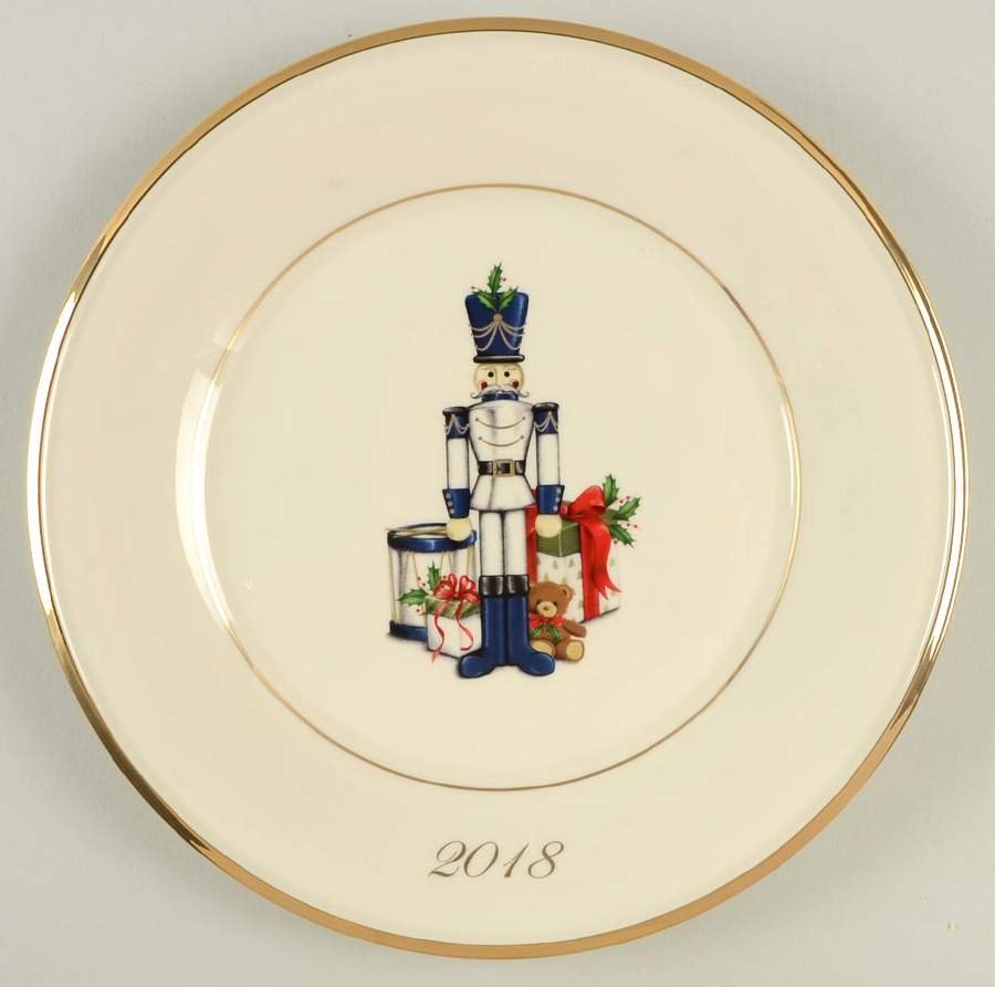 Holiday (Dimension) 2018 Annual Accent Luncheon Plate by Lenox-1